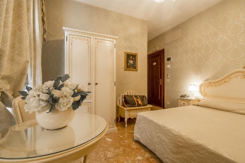 Palazzo Guardi image 1